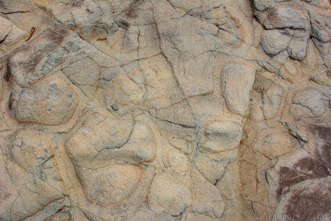 Basalt or sandstone? Basalt or sandstone?