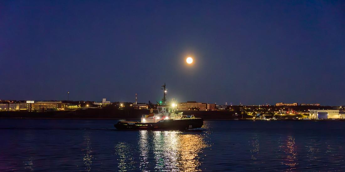 Pilot just passing through Pilot just passing through