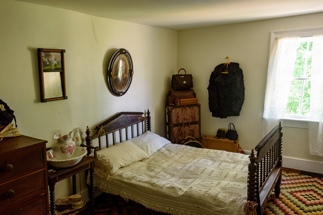 Fully furnished guest room Fully furnished guest room