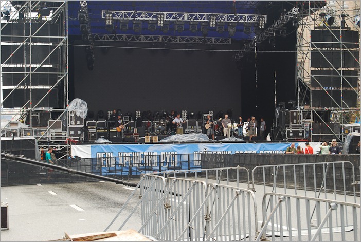 Before the concert on Khrestchatyk, Kiev, Ukraine Before the concert on Khrestchatyk, Kiev, Ukraine