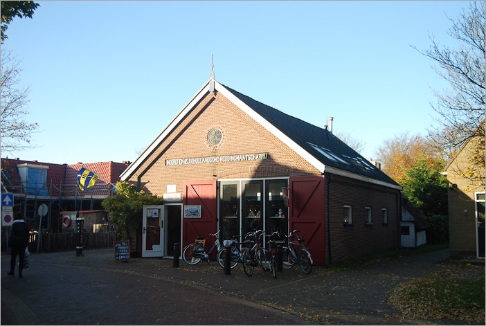 Bicycles for hire in the ex coastguard and lifeguard house. Bicycles for hire in the ex coastguard and lifeguard house.